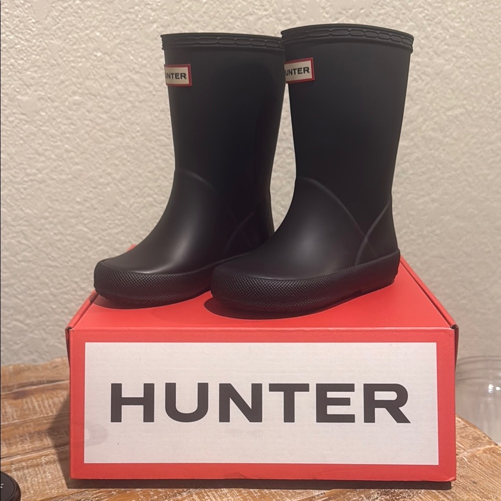 Hunter Kids Black Rain Boots Toddler boys Sz 8 girls size 9